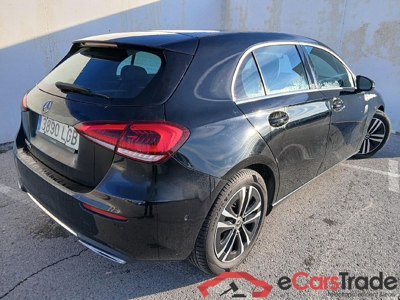 MERCEDES-BENZ Clase A / 2018 / 5P / berlina con portón A 180 d #2