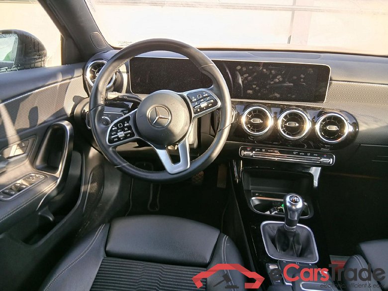 MERCEDES-BENZ Clase A / 2018 / 5P / berlina con portón A 180 d #3