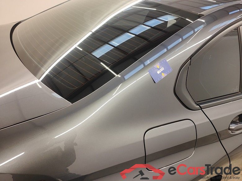 BMW 3 Reeks Berline 318dA (100 kW) 4d #2