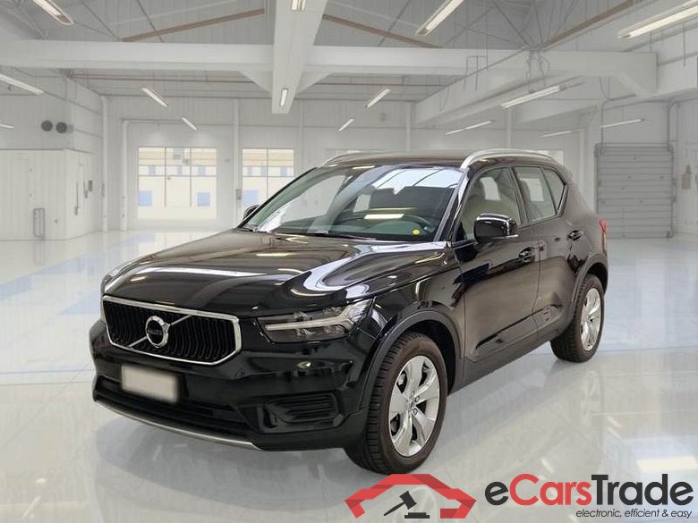 VOLVO XC40 / 2017 / 5P / SUV T2 MOMENTUM
