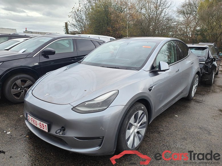 Tesla Model Y Long Range Dual Motor AWD 5d !!! Damaged car !!!