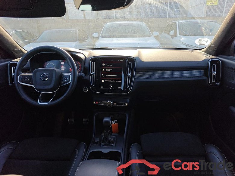 VOLVO XC40 / 2017 / 5P / todoterreno 1.5 T3 R-Design #3