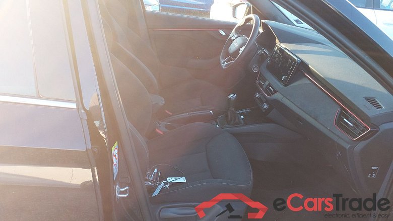 SKODA Kamiq 1.5 TSI 110kW (150CV) Manual 6 vel Design(Pano + Winterpack) #3
