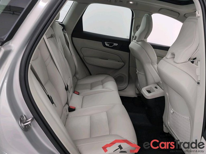 VOLVO XC60 2.0 B4 D MHEV PLUS DARK AUTO #6