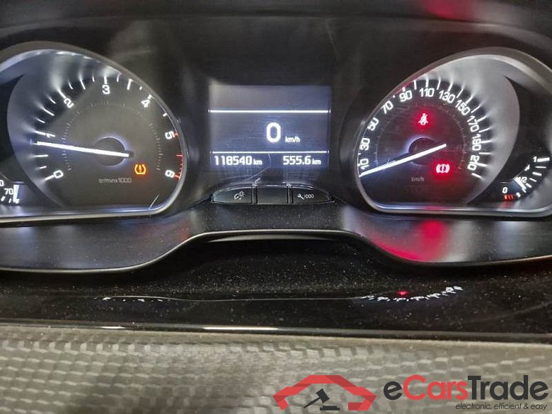 PEUGEOT 208 / 2015 / 5P / BERLINA ALLURE BLUEHDI 75CV #4