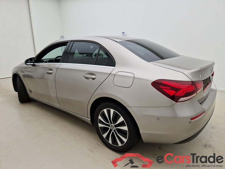 Mercedes A 250e Plug-In Hybrid Aut. LED-Xenon Widescreen Navi 1/2 Sport-Leather KeylessGo Camera Klima PDC ... #4