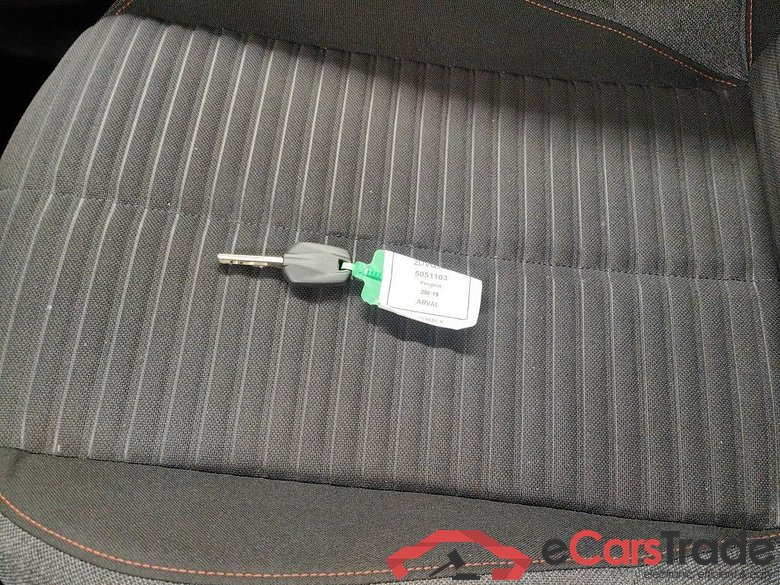 Peugeot 208 1.2 PureTech 100 EAT8 S&S Active Pack 5d ! No Coc ! #4