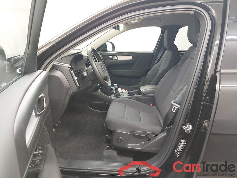 Volvo XC40 T3 Momentum Pro 5d #3