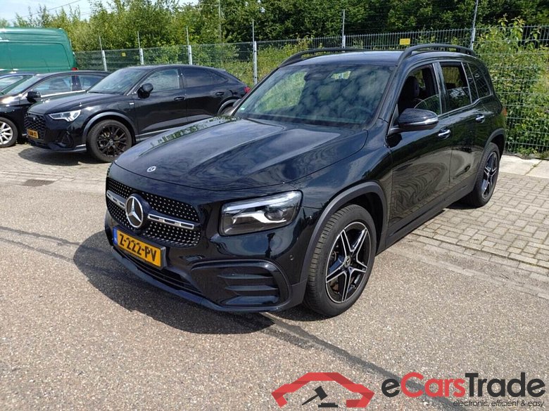 MERCEDES-BENZ GLB 200 AMG Line